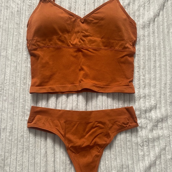 Lingerie Set - Picture 2 of 2